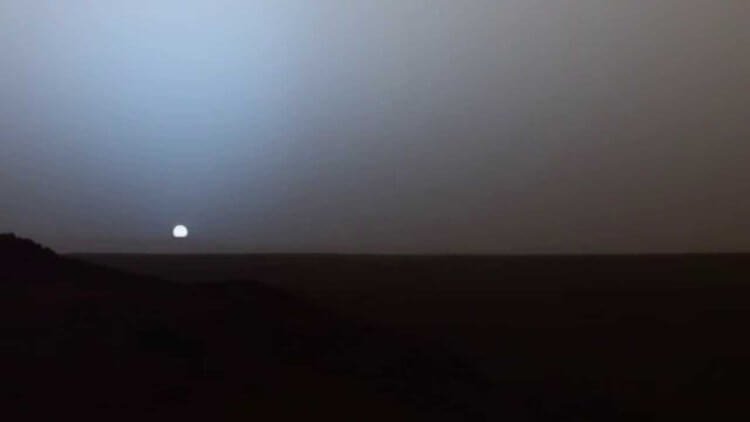 Марсианские вихри. Так выглядит небо на Красной планете ночью. Снимок сделан зондом InSight. Фото.