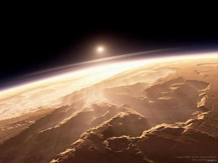 Есть ли на Марсе вода? Из-за того, что у Марса чрезвычайно тонкая атмосфера, отметка таяния льда на планете находится гораздо ниже, чем на Земле. Фото.