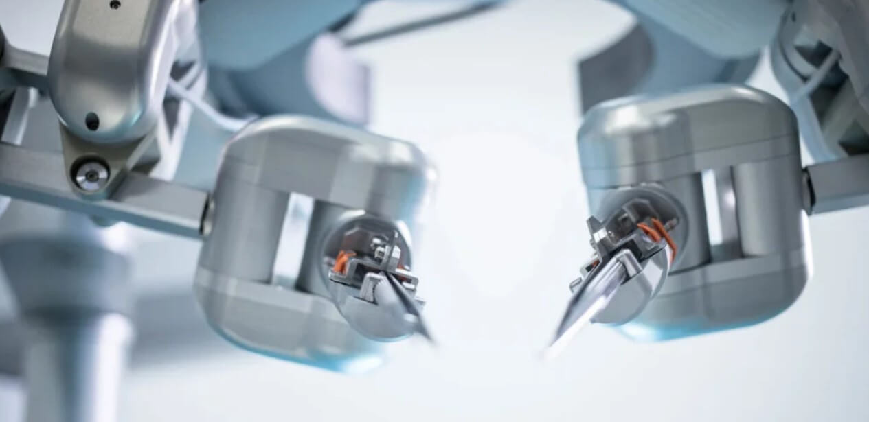 Создан робот-хирург, способный сшивать кровеносные сосуды. Робот MUSE создан нидерландской компанией MicroSure. Фото.