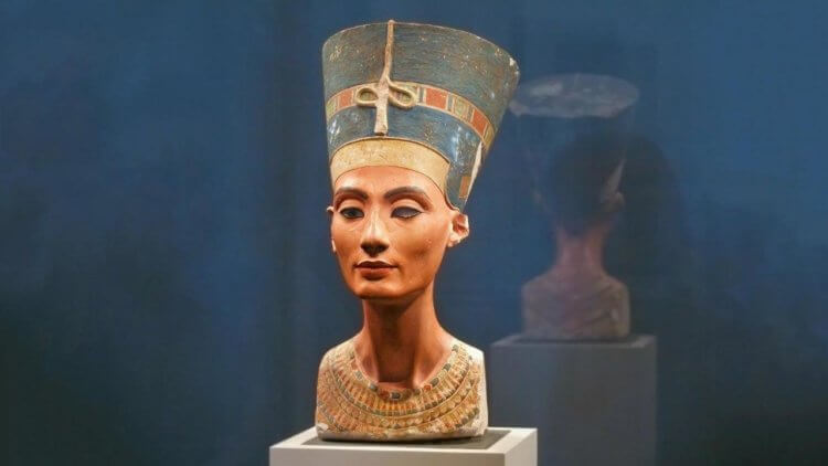 Где находится гробница Нефертити? На данный момент до сих пор неизвестно местонахождение останков Нефертити. Фото.