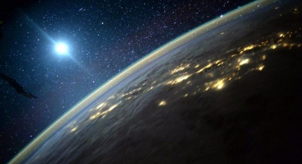 Новая земная луна имеет крайне малые размеры, из-за чего ее невозможно заметить в любительский телескоп. Фото.