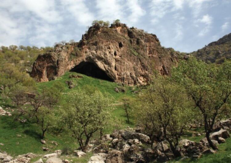 Каким был характер у неандертальцев? Пещера Шанидар, которая могла использоваться неандертальцами для многократного поминовения умерших. Фото.