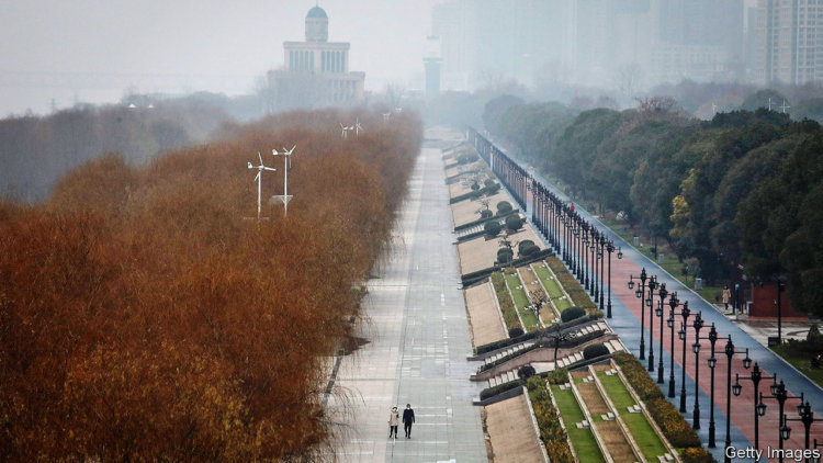 К чему привела изоляция миллионов человек? Улицы китайских городов сегодня выглядят так. Фото.