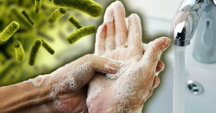 Как правильно дезинфицировать руки? Мытье рук эффективнее борется с загрязнениями, чем антибактериальные гели. Фото.