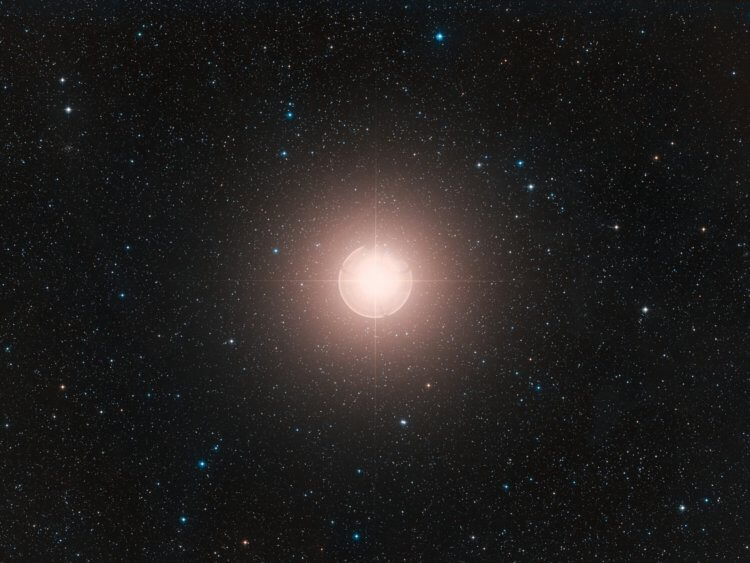 Яркая звезда недалеко от Земли была затуманена космической пылью. Бетельгейзе во всей красе. Фото.