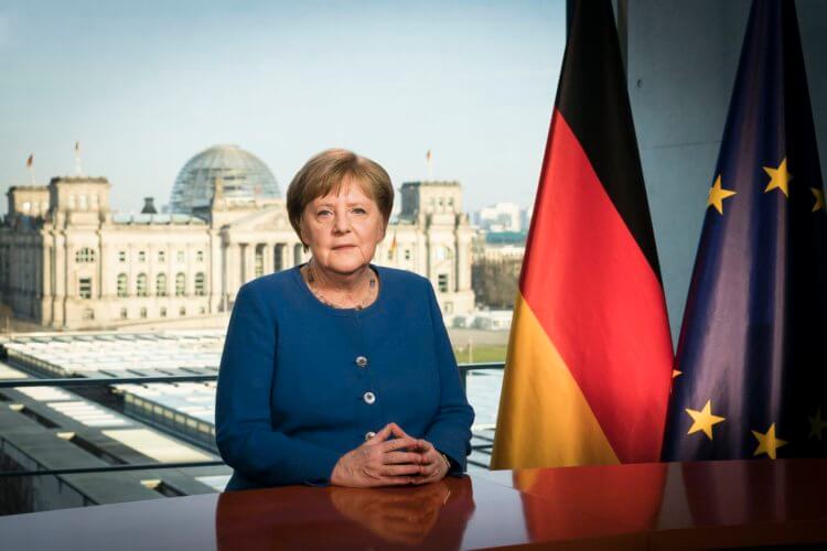 Гипотеза №1: все только начинается. Канцлер Германии Ангела Меркель ушла на карантин после того, как контактировала с инфицированным врачом. Фото.