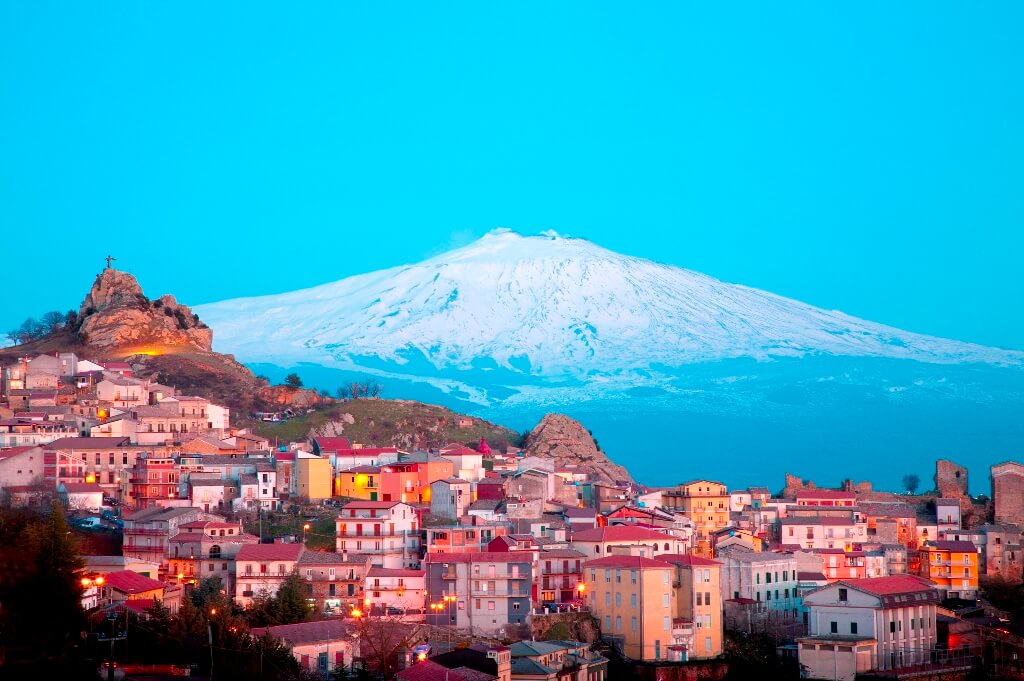 Вулкан Этна в Италии. Фото.