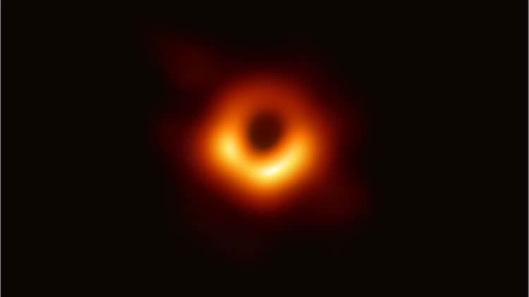 Что происходит внутри черной дыры? Перед вами первая в истории фотография черной дыры. Фото.