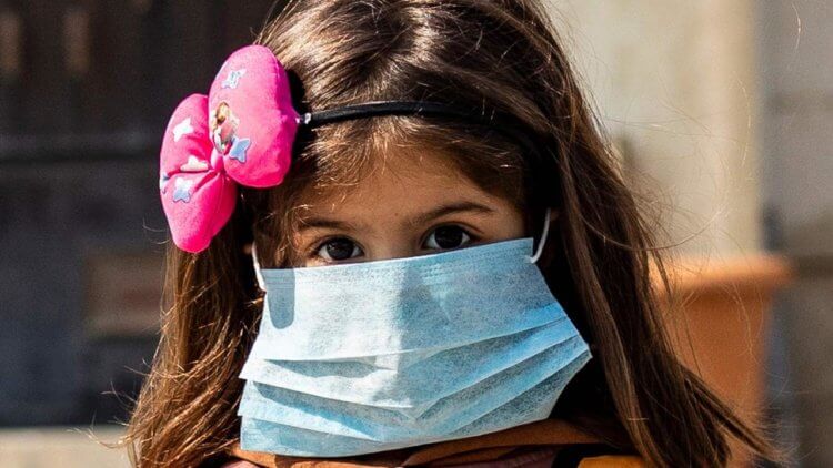 Опасен ли коронавирус для детей? К сожалению, дети также находятся в группе риска. Фото.