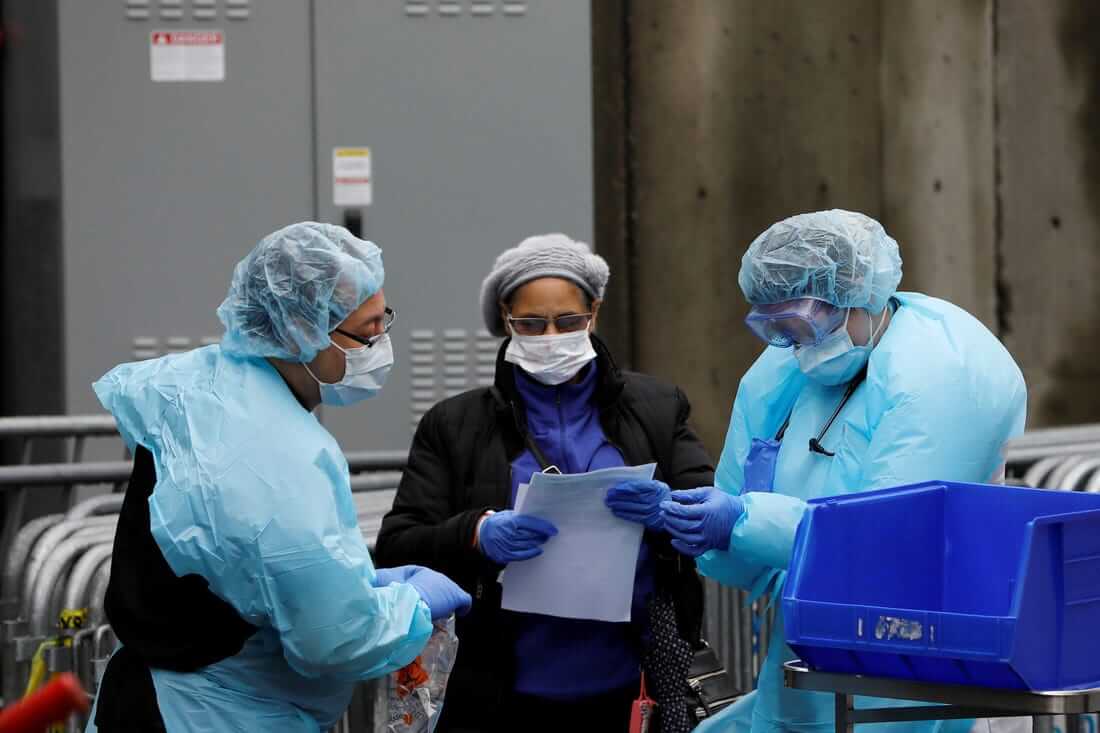 Никто не застрахован: коронавирус опасен для всех. Врачи, практически вне зависимости от возраста, находятся в группе риска, так как контактируют с большим количеством зараженных. Фото.