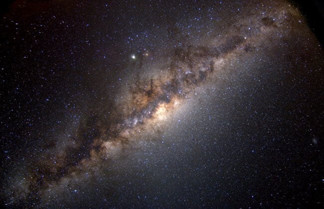 Астрономы обнаружили конец галактики Млечный Путь и она больше, чем мы думали. Фото.