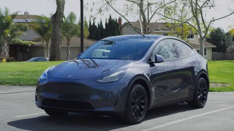Почему вообще Tesla решилась выпустить данную модель? Tesla Model Y выглядит одновременно семейным автомобилем и одновременно молодежным. Как им это удалось? Фото.