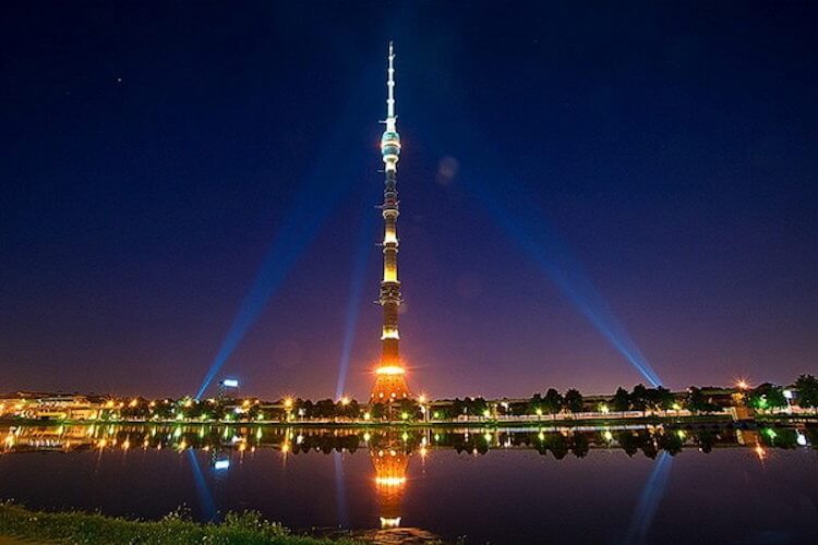 Самые высокие здания в России. Останкинская телебашня является самым высоким из всех строений в России и Европе. Фото.