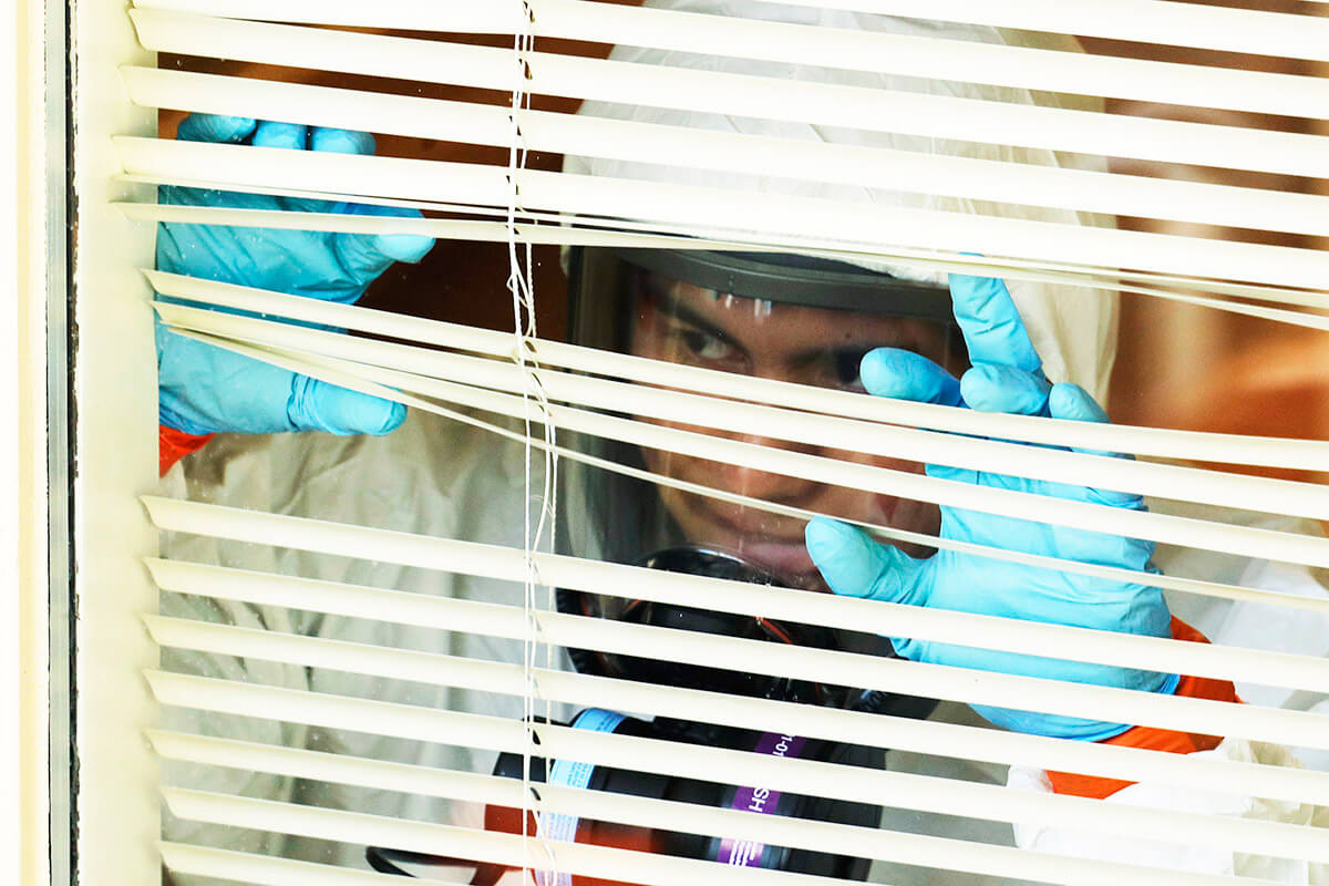 Лучшее, что можно сделать сегодня – сократить количество контактов с другими людьми. Фото.