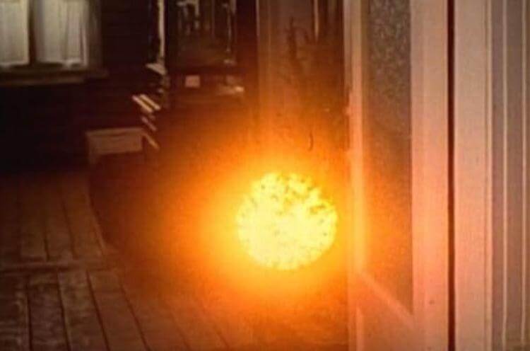 Шаровая молния может выглядеть так или иначе, но более изученной от этого она не становится. Фото.