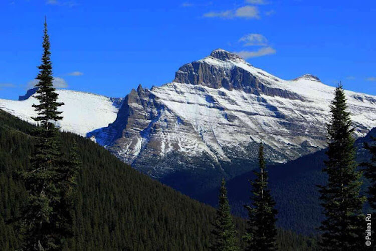 Когда-то в этих горах был настоящий ледниковый период. Хотя, и сейчас тут лежит снег почти круглый год. Фото.