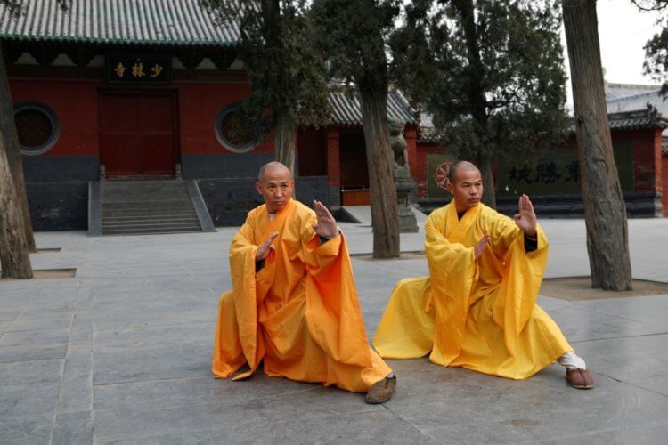 Полезны ли медитации? Основа питания шаолиньских монахов — пять злаков, овощи и фрукты. Фото.