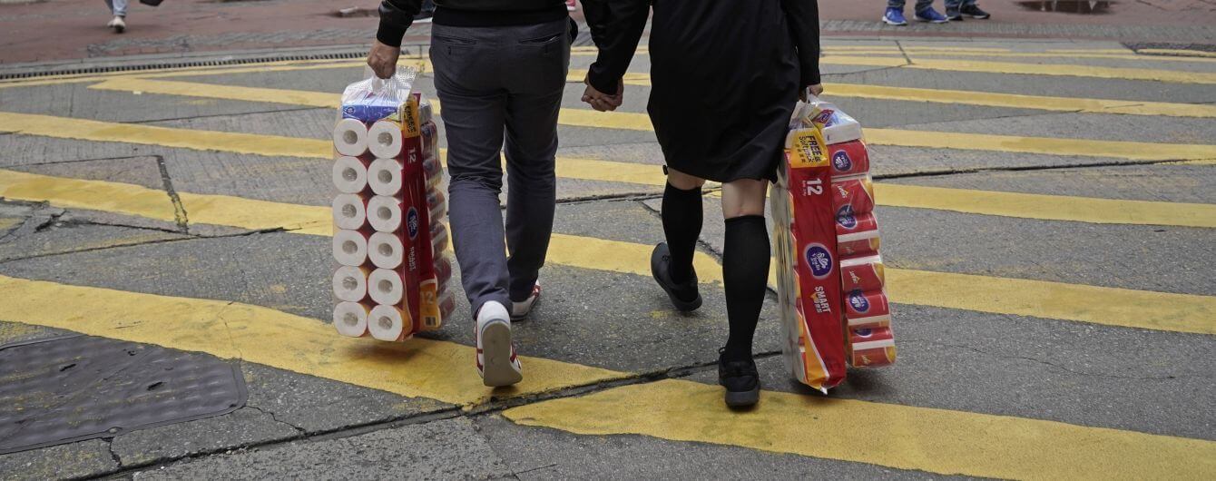 Дефицит туалетной бумаги в Австралии. Может ли покупка туалетной бумаги заглушить негативные эмоции? Фото.