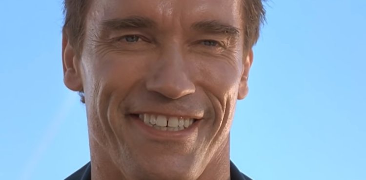 Что можно узнать, изучив зубы человека? Кадр из фильма «Терминатор 2: Судный день». Фото.