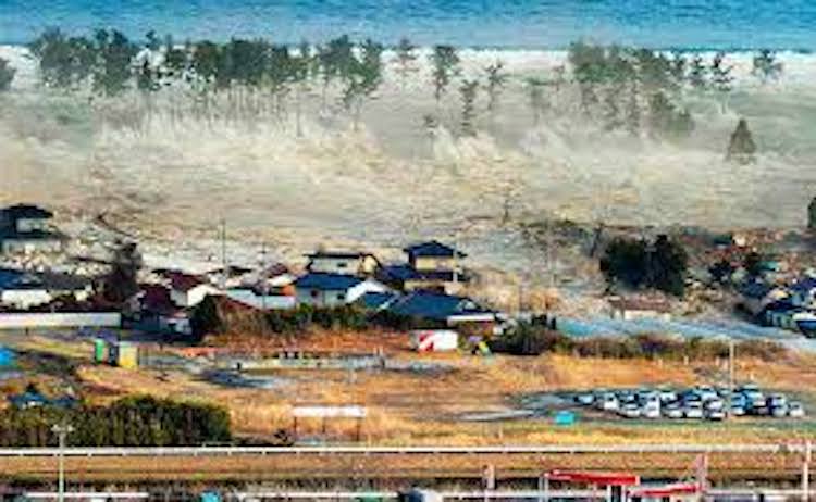 Какое цунами убило больше всего людей. Так выглядело цунами в Юго-Восточной Азии в 2004 году. Фото.