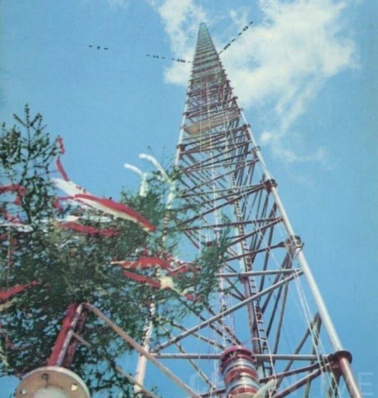 Самое высокое здание на Земле. Варшавская радиомачка имела высоту 646,38 метра. Башня обрушилась 8 августа 1991 года во время замены одной из оттяжек. Фото.