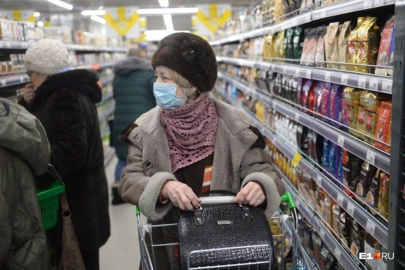 Скрытая форма коронавируса. Согласно статистике, пожилые люди чаще заболевают тяжелой формой COVID-19, по сравнению с молодыми. Фото.