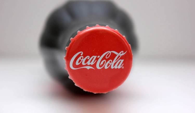 Как работает завод Coca-Cola и как ее производят. Знаменитая бутылка легендарного напитка. Фото.