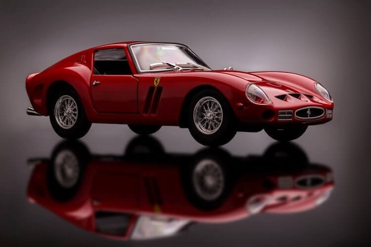 Самая дорогая машина в мире. Это самая дорогая дорожная машина в мире. Ferrari 250 GTO. Фото.