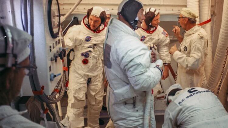 Американцы на Луне: хронология событий. Американские астронавты готовятся к полету на Луну. Фото.