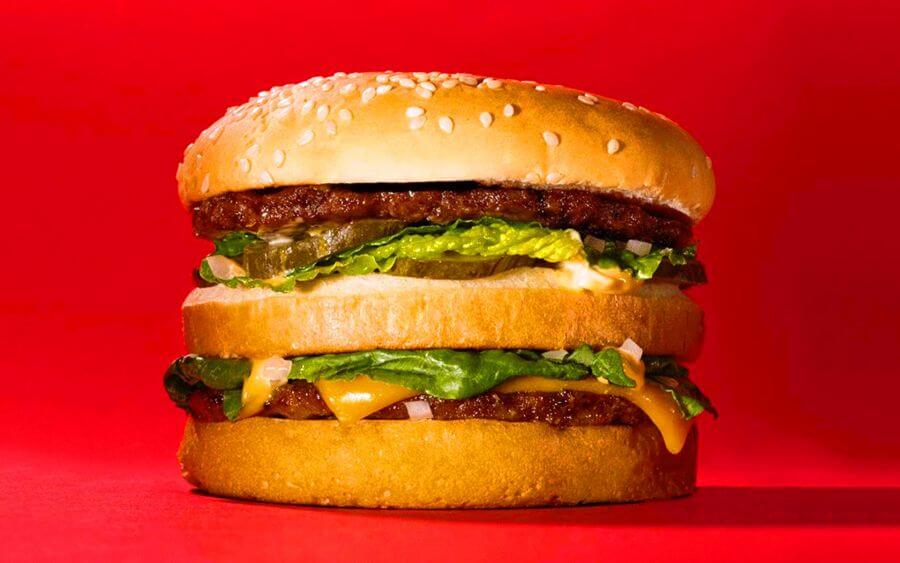 Проданный в 2009 году БигМак не испортился даже спустя 10 лет после своего изготовления. Фото.