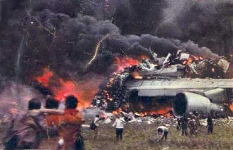 Столкновение самолетов в аэропорту Лос-Родеос. Спастись в этом аду было просто невозможно. Фото.