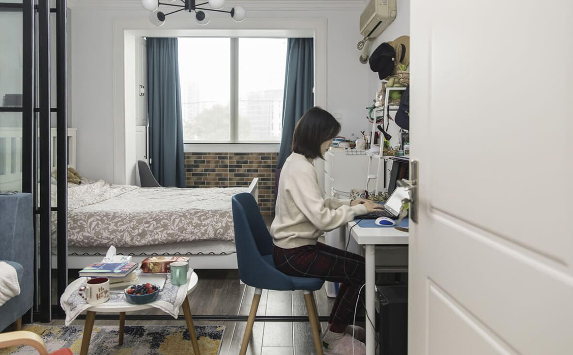 Работа во время пандемии. Всем остальным людям сейчас важно оставаться дома, чтобы не допустить распространения вируса. Если есть возможность — работайте удаленно. Фото.