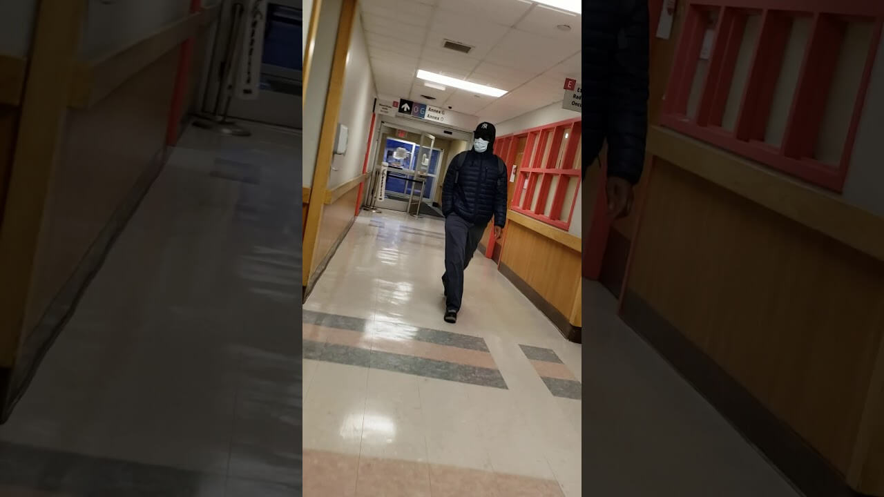 Подобные видео выкладывают заговорщики. По их мнению это доказывает всеобщий заговор. Фото.