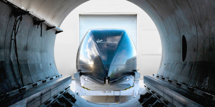 Что такое Hyperloop? Так выглядит капсула гиперпетли, построенная Virgin Hyperloop One. Фото.