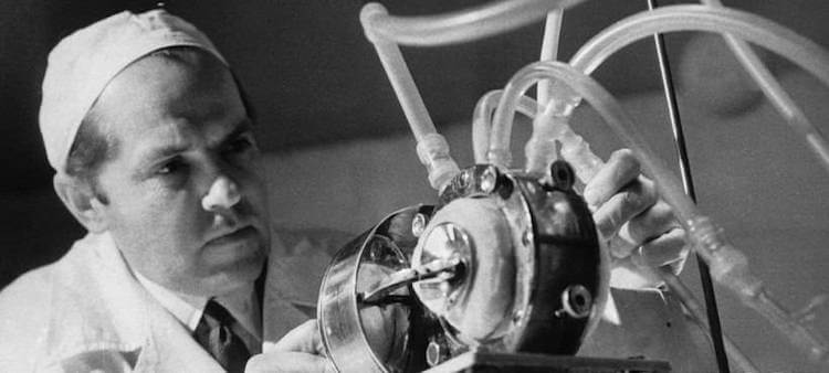 Когда сделали первую операцию по пересадке легких? Владимир Демихов. Иногда его методы были жутковаты, но он сделал очень много для советской и мировой трансплантологии. Фото.