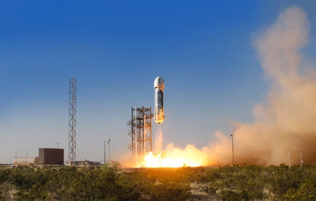 Blue Origin хочет запустить свою ракету во время пандемии COVID-19. В чем опасность? Фото.