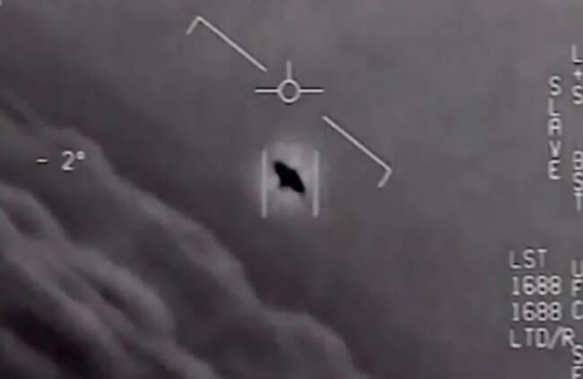 Пентагон подтвердил подлинность видео с НЛО. Фото.