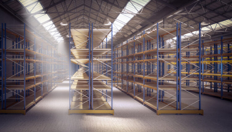 Такой склад это тоже плохо, но лучше, чем переполненный. Фото.