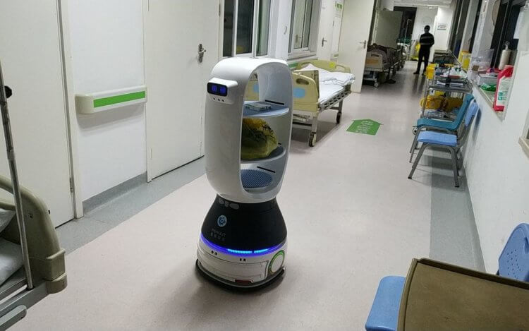 Когда роботы-курьеры заменят живых людей? Робот для доставки внутри помещения. Фото.