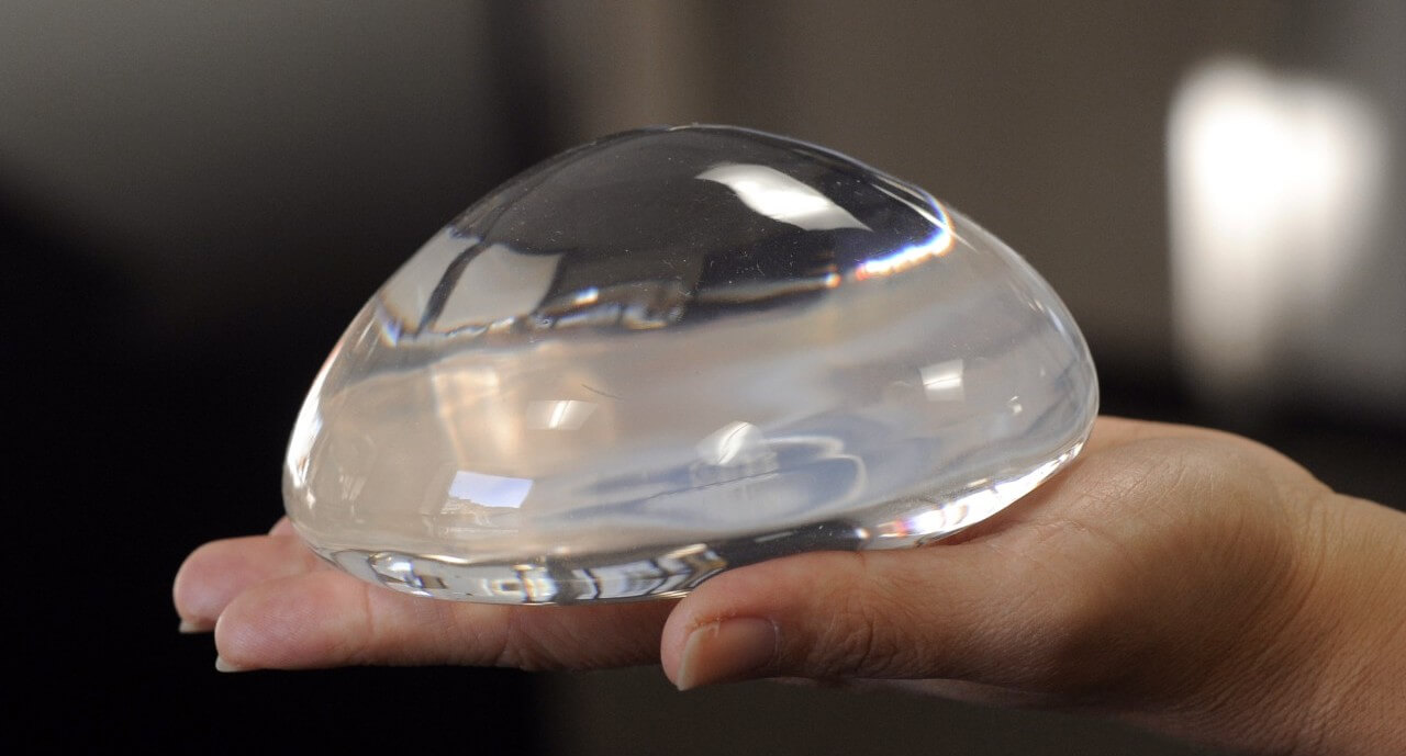 Как грудной имплантат сохранил жизнь женщины. Так выглядит силиконовый имплантат. Фото.