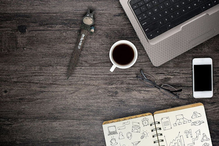 Самый простой способ запомнить сон — записать его. Фото.