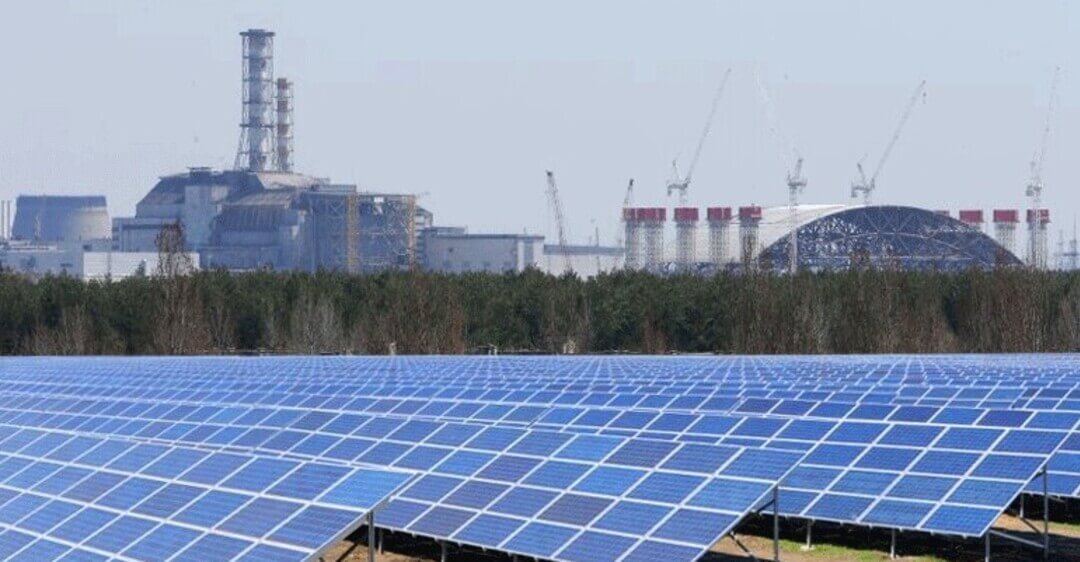 Так добывают солнечную энергию в Чернобыле. Фото.