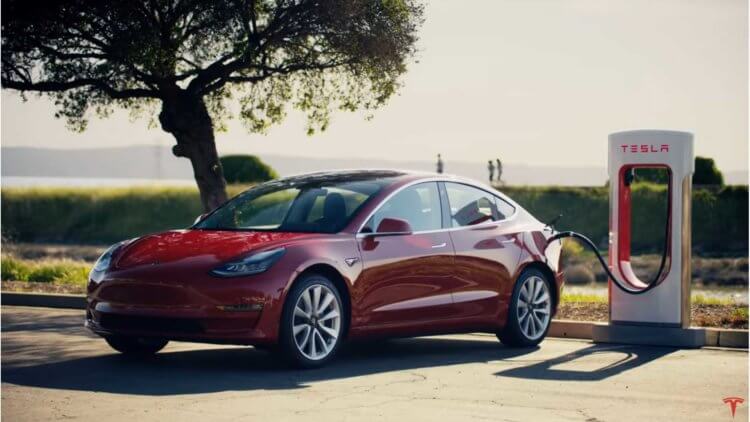 Время зарядки Tesla. Tesla еще нужно долго заряжать. Фото.