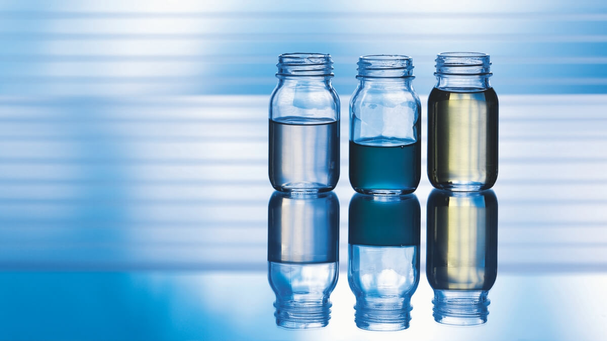 Дистилляция (лат. stillare — «стекание каплями» от лат. stilla – «капля» и приставки «de-», которая означает «убирание»). Фото.