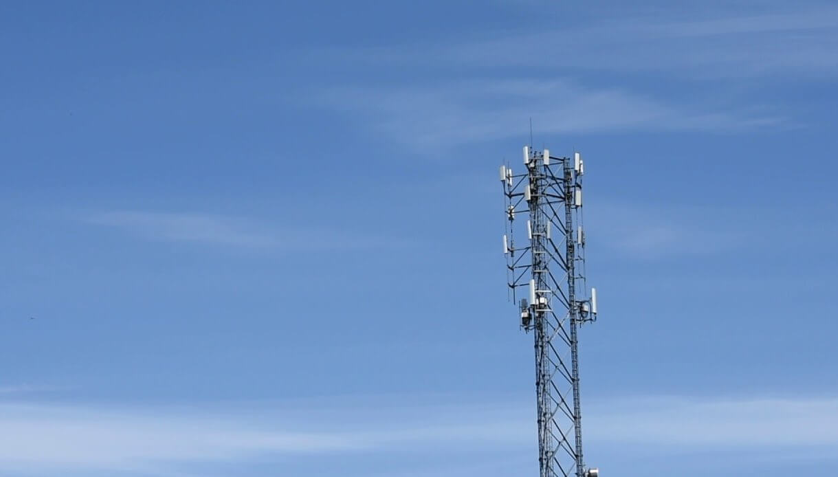 Как появляются теории заговора. Кто бы мог подумать, что вышки 5G станут «орудием зла». Как появляются теории заговора. Кто бы мог подумать, что вышки 5G станут «орудием зла». Фото.