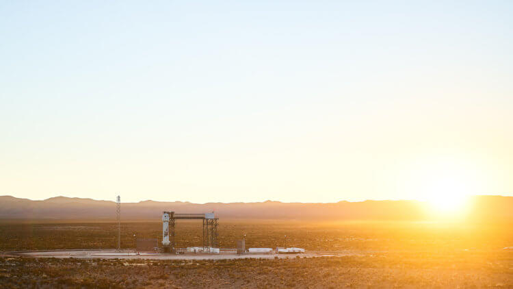 Где SpaceX запускает ракеты? Так выглядит база Blue Origin — вокруг ни души. Фото.