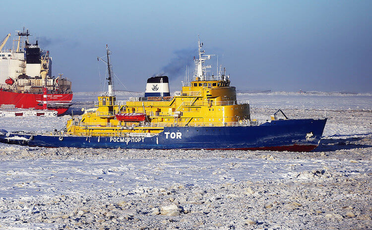 Как работает ледокол. Дизельный ледокол больше похож на обычный корабль. На фото российский ледокол «TOR». Фото.