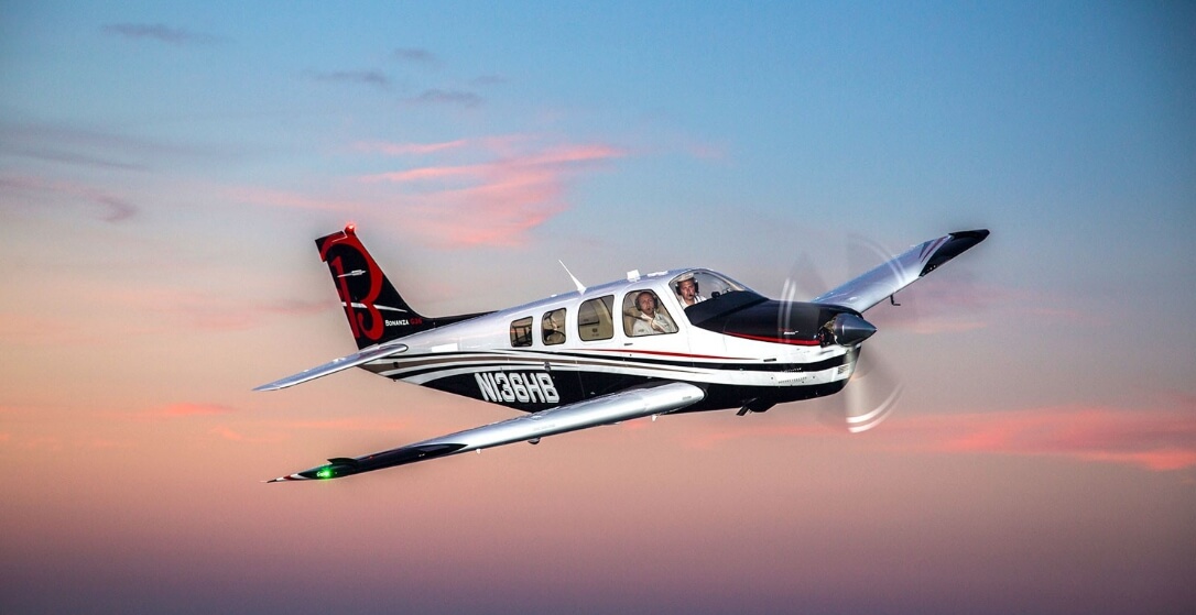 Опасен ли Бермудский треугольник. Пролетая на самолете Бичкрафт Бонанза над Бермудским треугольником Брюс Герман столкнулся с аномальным явлением. Фото.