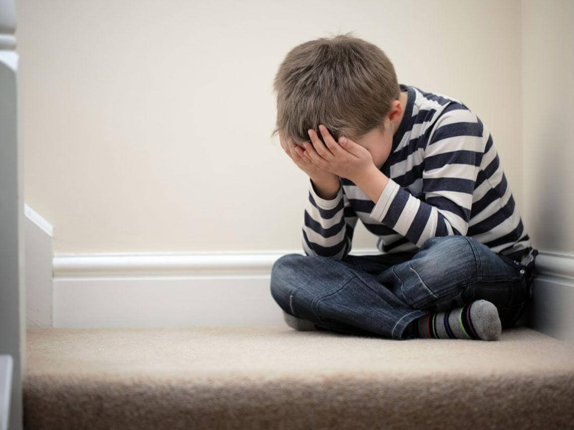 Среди признаков детской психопатии: недостаток эмпатии, чувства вины, неспособность испытывать сильные эмоции, агрессивность, жестокость и даже безразличие к наказаниям. Фото.