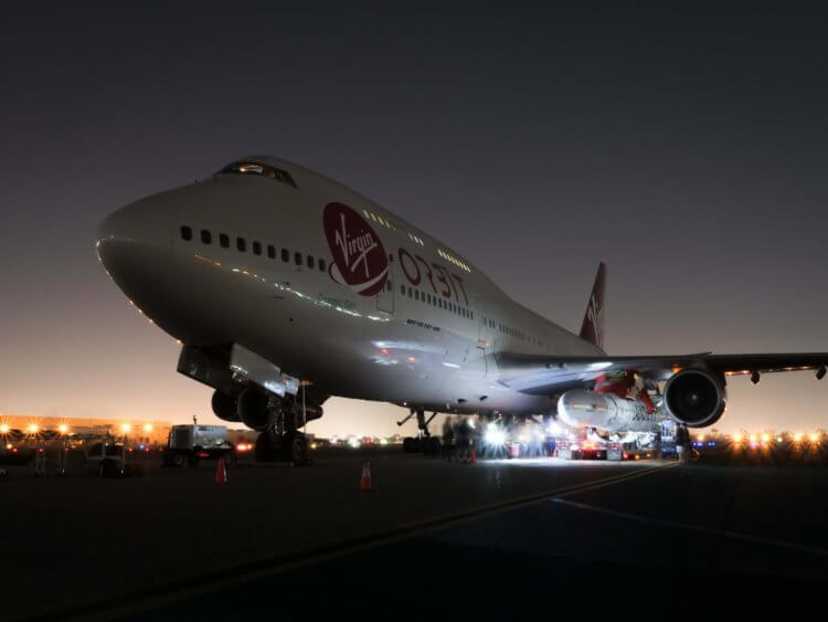 Первый запуск Virgin Orbit. Так выглядит модернизированный боинг 747. Фото.